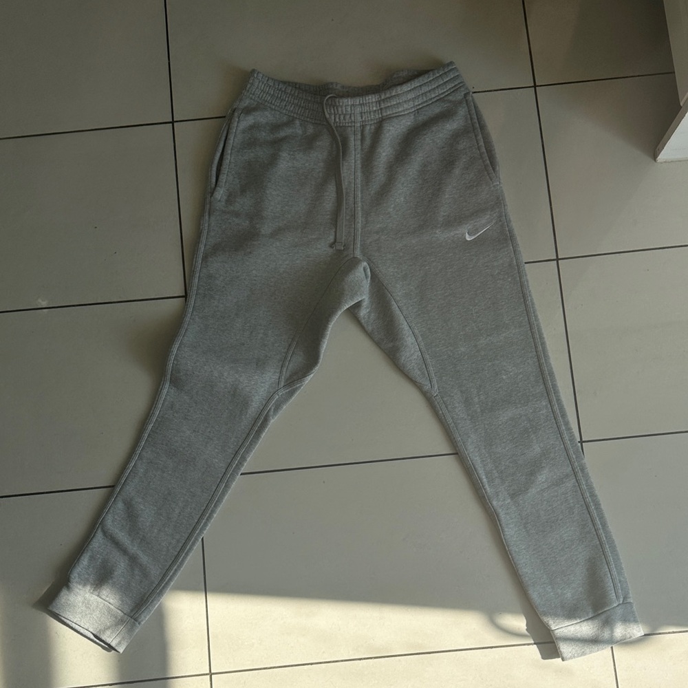 Nike Women’s Gray Sweatpants